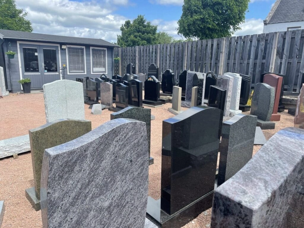 Весняна акція від Granit Art: встигніть замовити пам'ятник за вигідною ціною